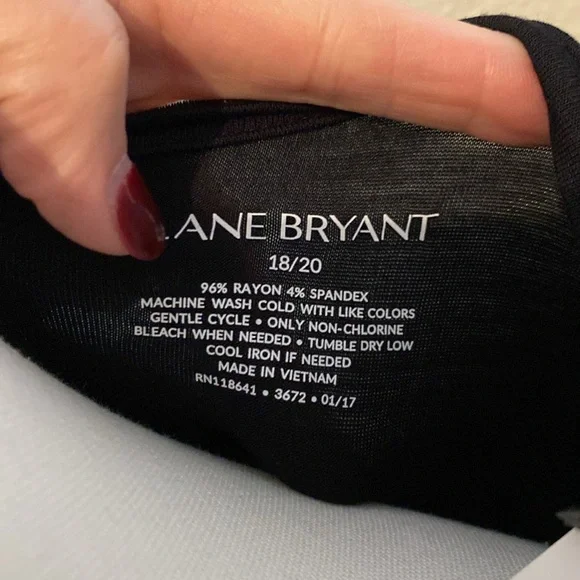 🦋New Lane Bryant Top🦋 - Picture 3 of 4